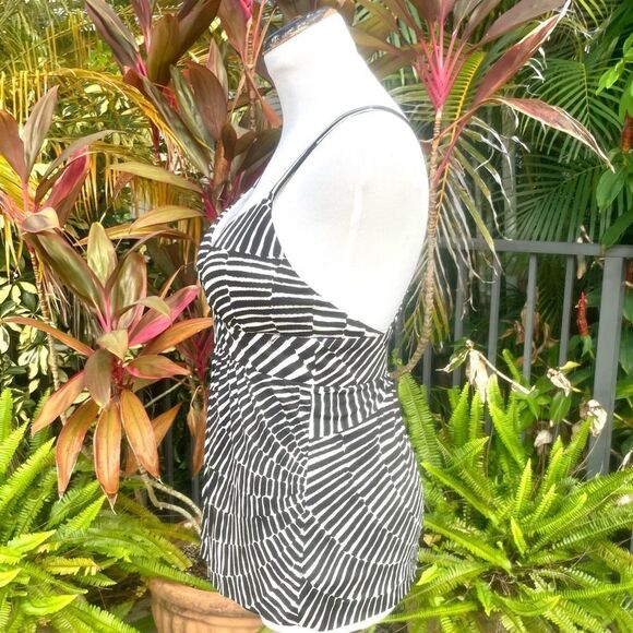 Trina Turk Silk Print O-Ring Sleeveless Top - Picture 3 of 7